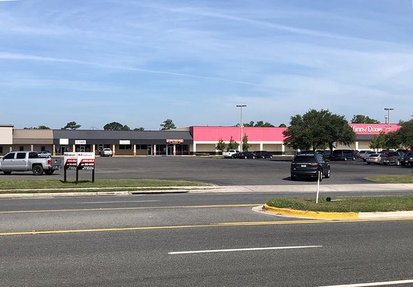 Winn Dixie Anchored Retail For Lease : 1452 S 6th St, Macclenny, FL 32063